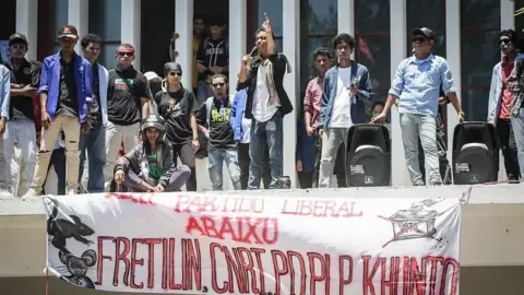 East Timor Abandons Plan to Supply Free Vehicles for MPs Following Mass Protests